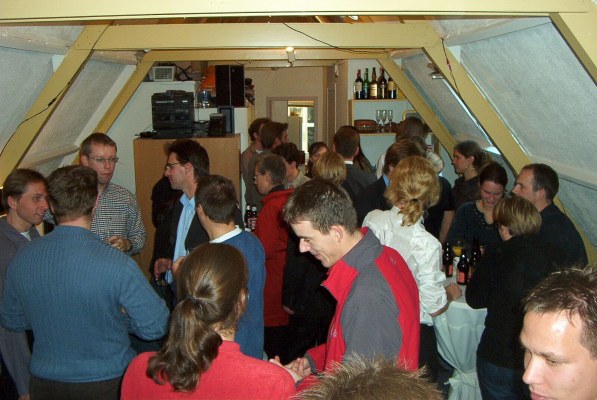 Hooimarkt 12zw full with people.