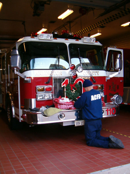 Arlington County Firebrigade preparing for Christmas.